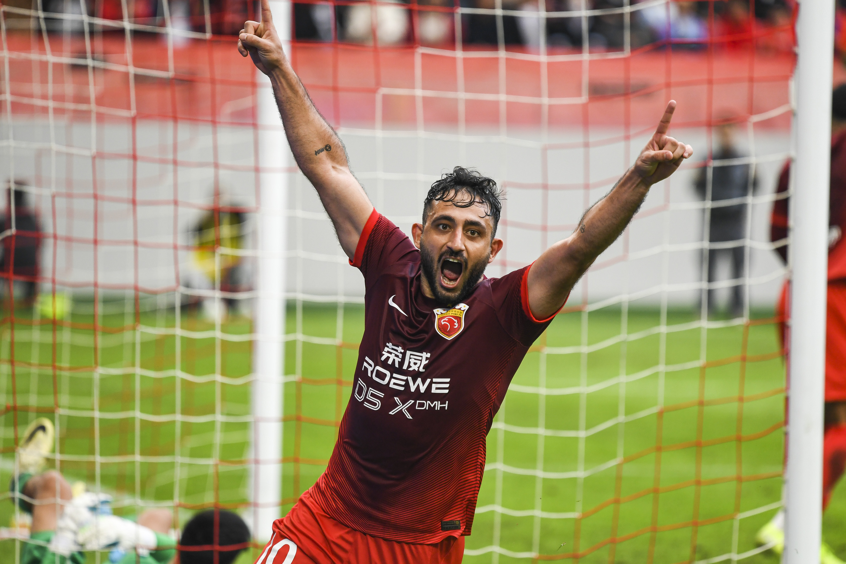 米兰体育app下载-上海上港取得胜利，中超排名稳步上升的简单介绍