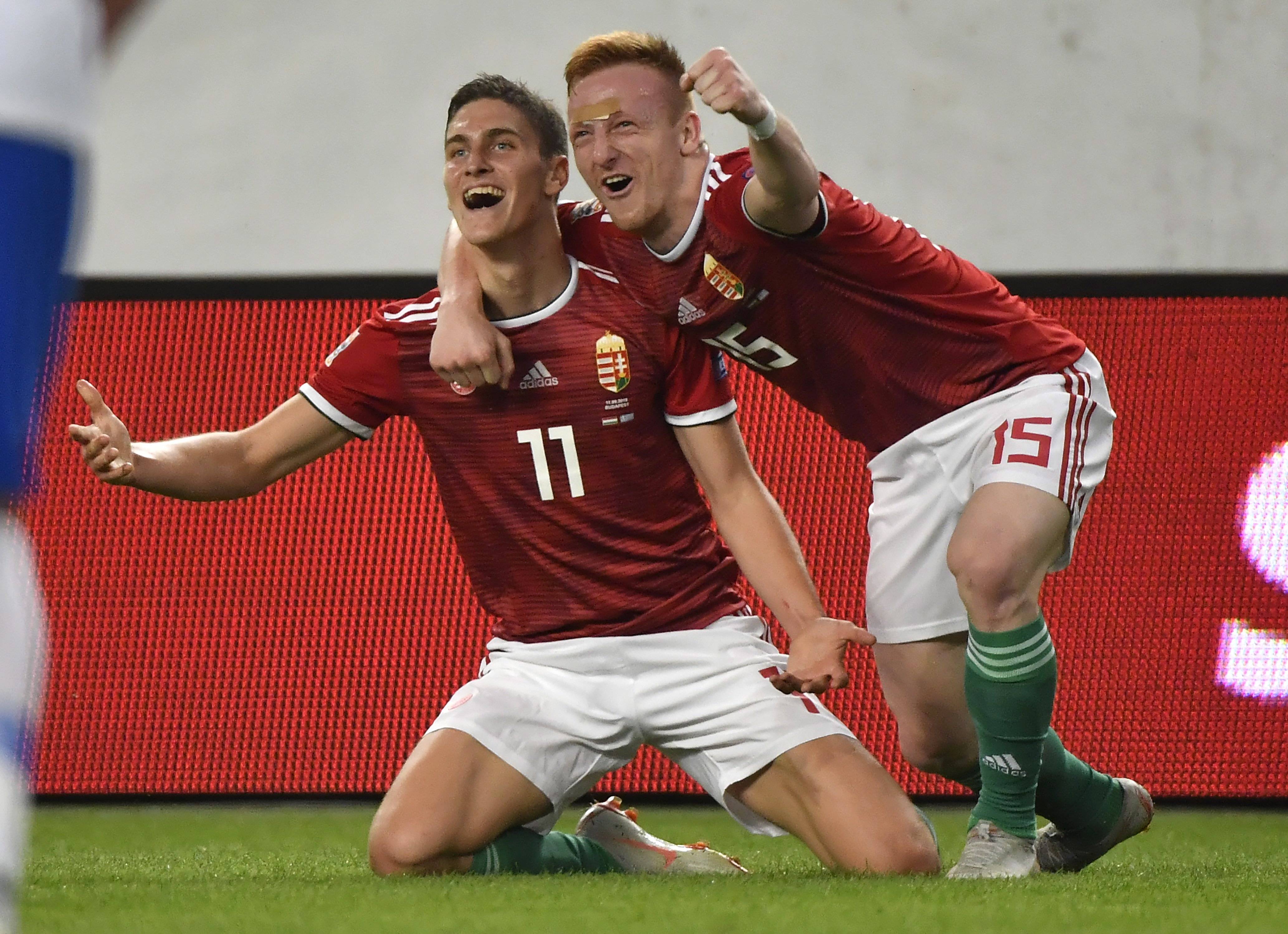 荷兰队在比赛中力克对手，夺得胜利喜人