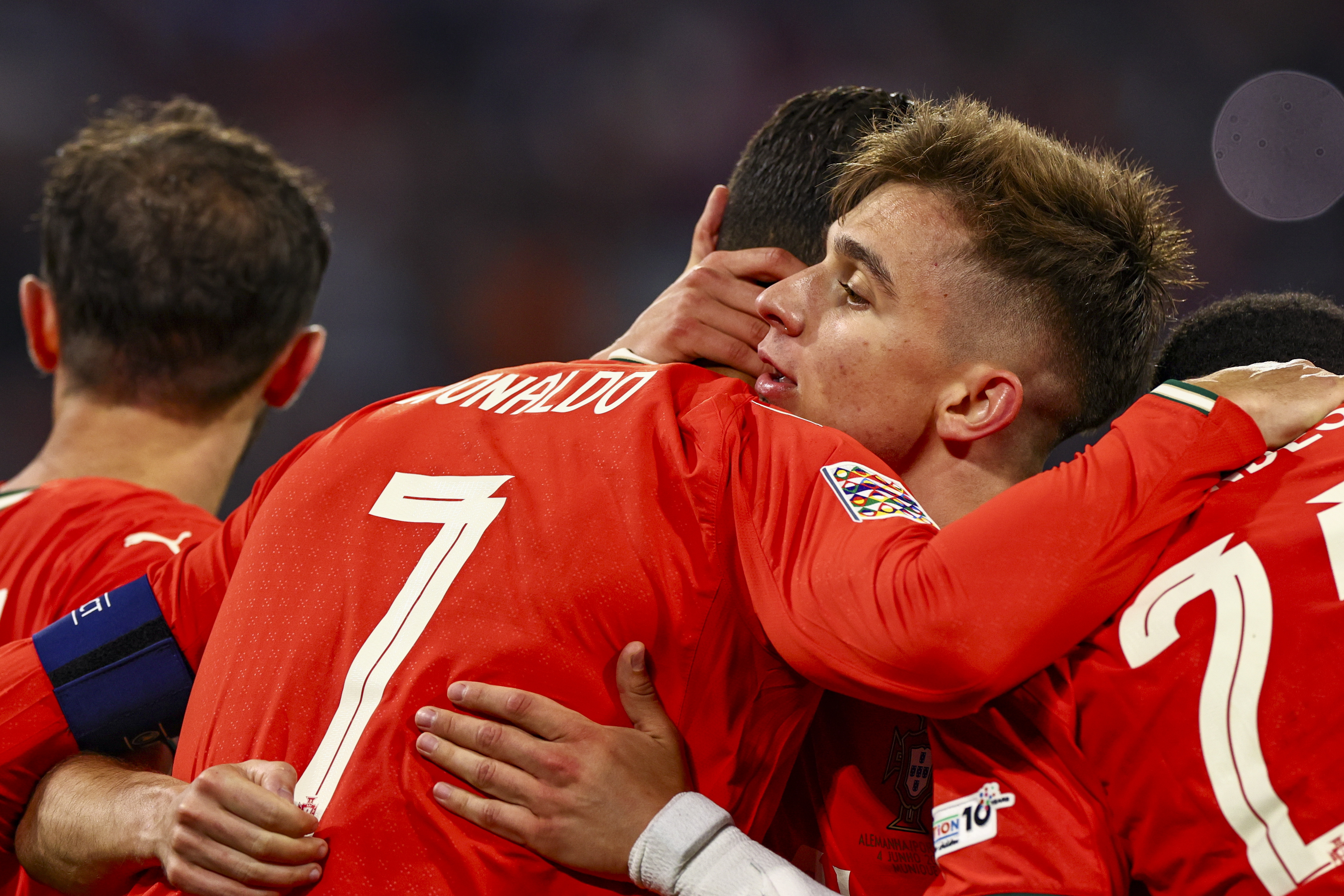 米兰体育下载-欧国联赛球员风采各异，绝技频频上演的简单介绍