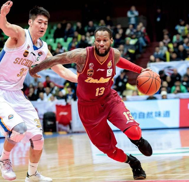 米兰体育注册-猛龙队队内外援拉开差距实现连胜