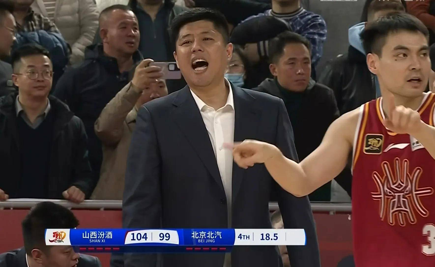 猛龙队队内外援拉开差距实现连胜