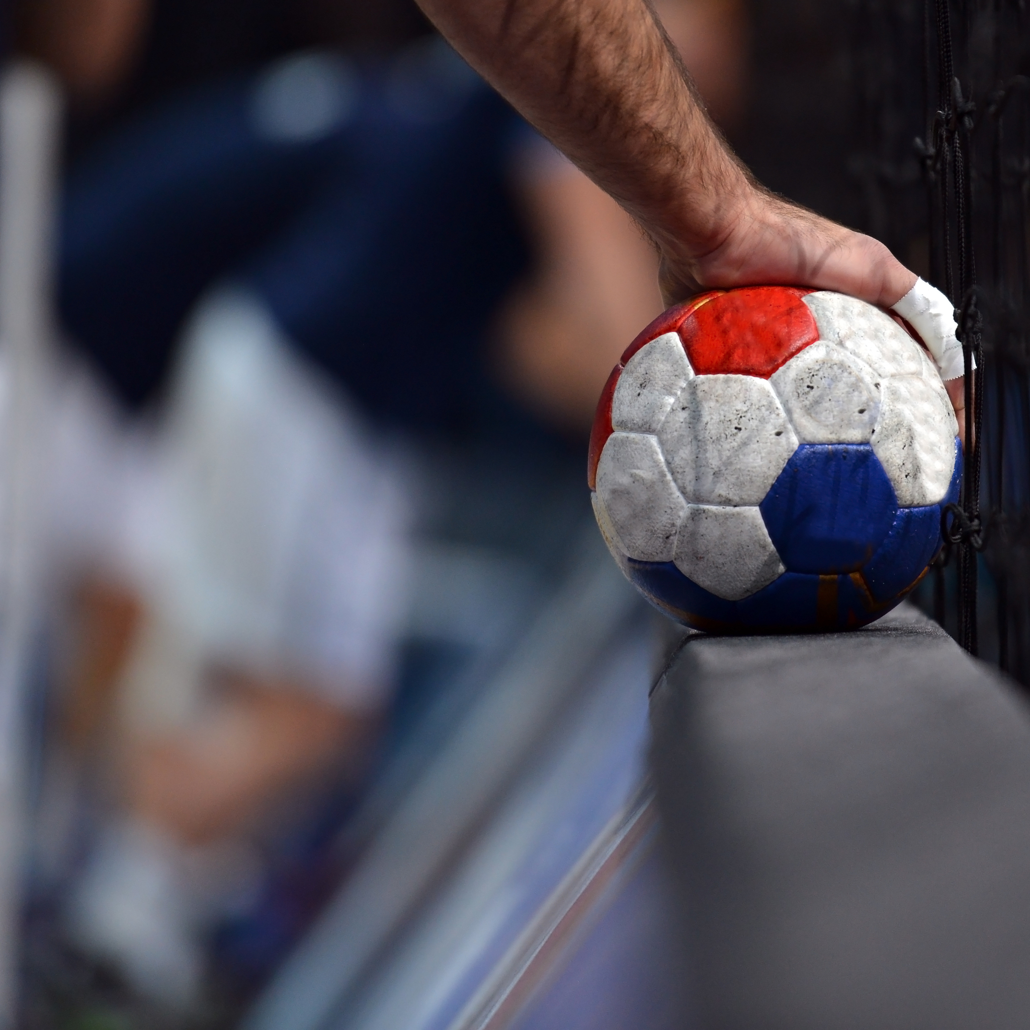 米兰体育登录-欧洲杯战火重燃，球星备战精彩纷呈