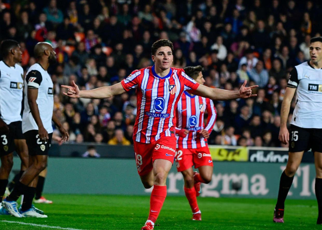 包含阿尔瓦雷斯梅开二度,巴黎客场大胜里昂的词条 包含阿尔瓦雷斯梅开二度,巴黎客场大胜里昂的词条