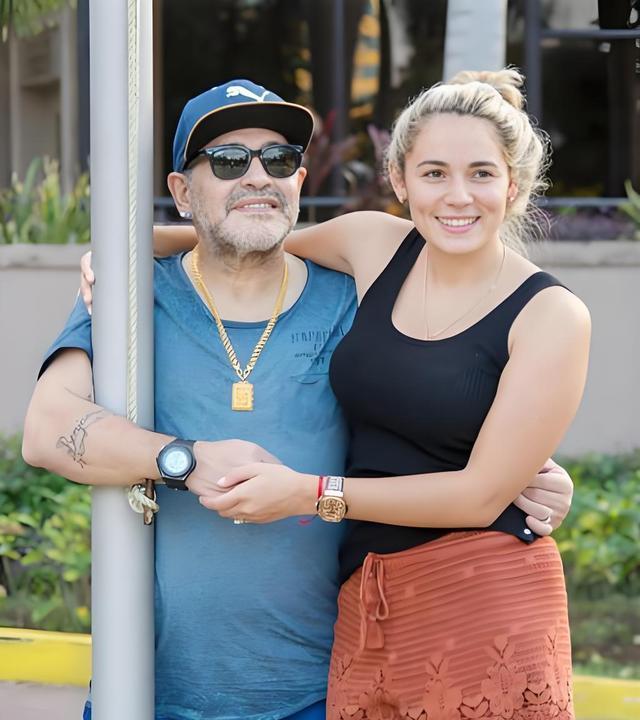 关于国际足球明星火爆私人生活:曝光惊人内幕的信息