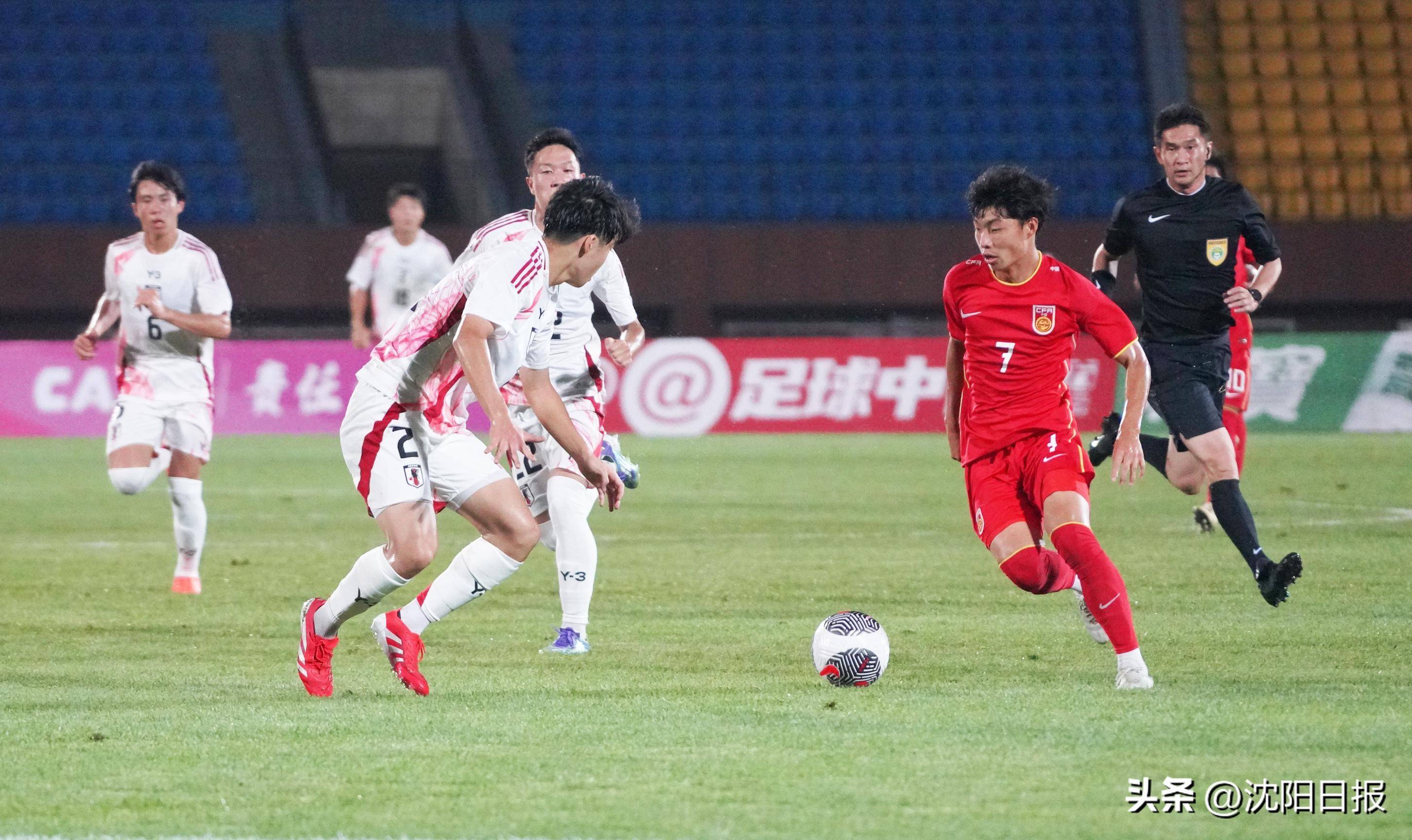 国内足球赛事激情开打,球员燃情比赛的简单介绍 国内足球赛事激情开打,球员燃情比赛的简单介绍