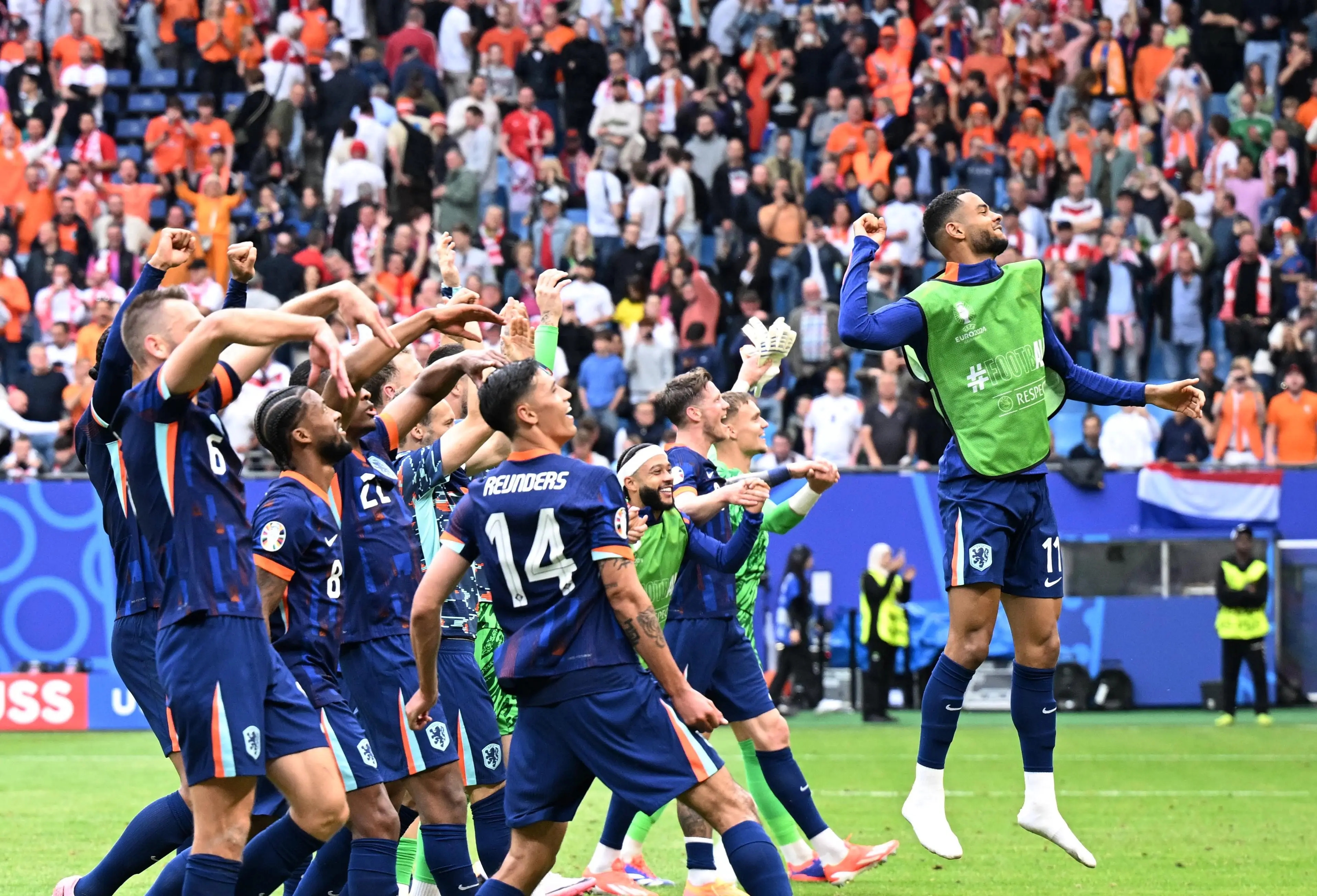 欧洲杯预选赛场上激战，球员负气奋战的简单介绍