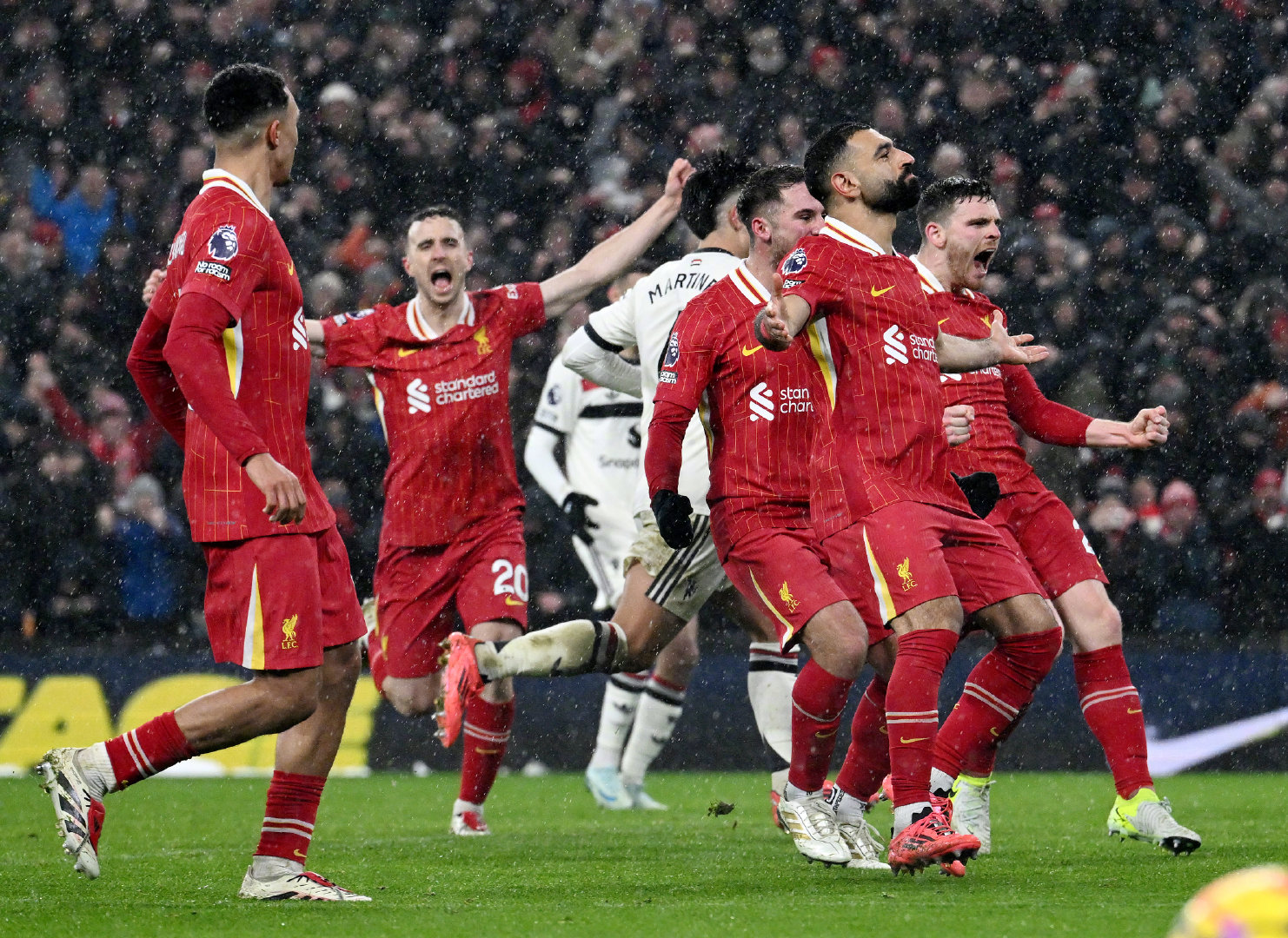 关于曼联与皇家马德里战成平局,两队势均力敌的信息 关于曼联与皇家马德里战成平局,两队势均力敌的信息