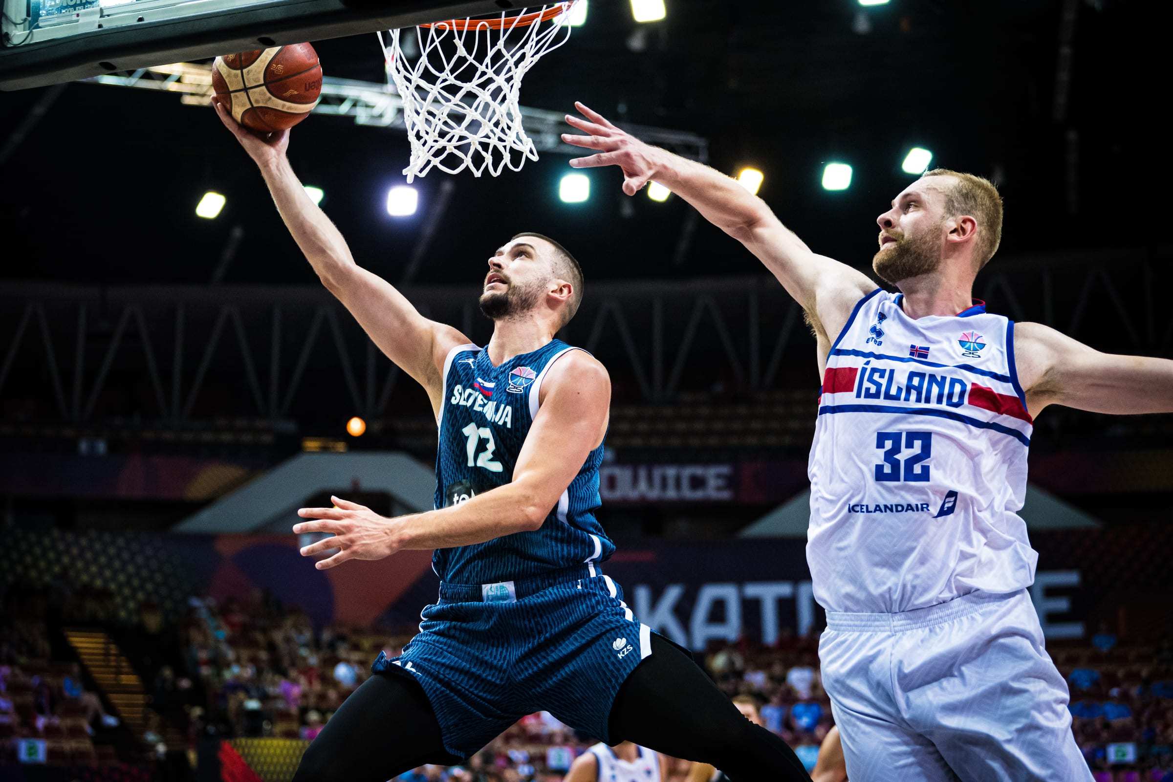 斯洛文尼亚队击败劲敌，晋级次轮