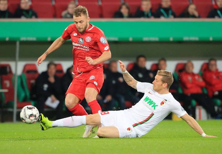 米兰体育新闻-奥格斯堡客场战胜对手，球队士气高涨