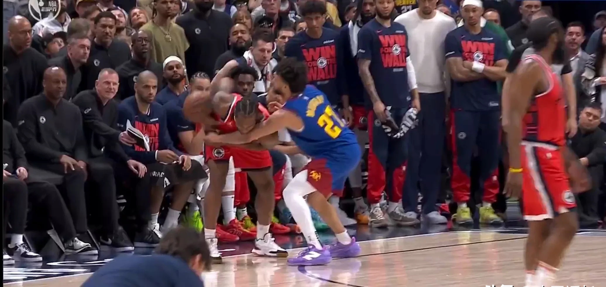 米兰体育官方入口-快船不敌马刺，遭遇两连败