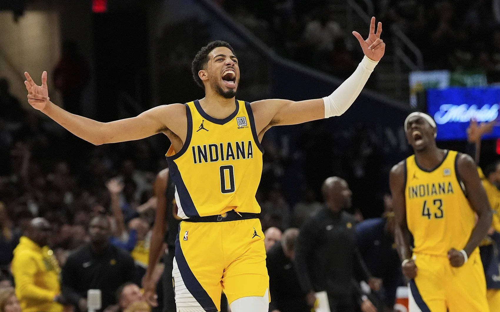 米兰体育官方-步行者赢得比赛，展现队伍实力